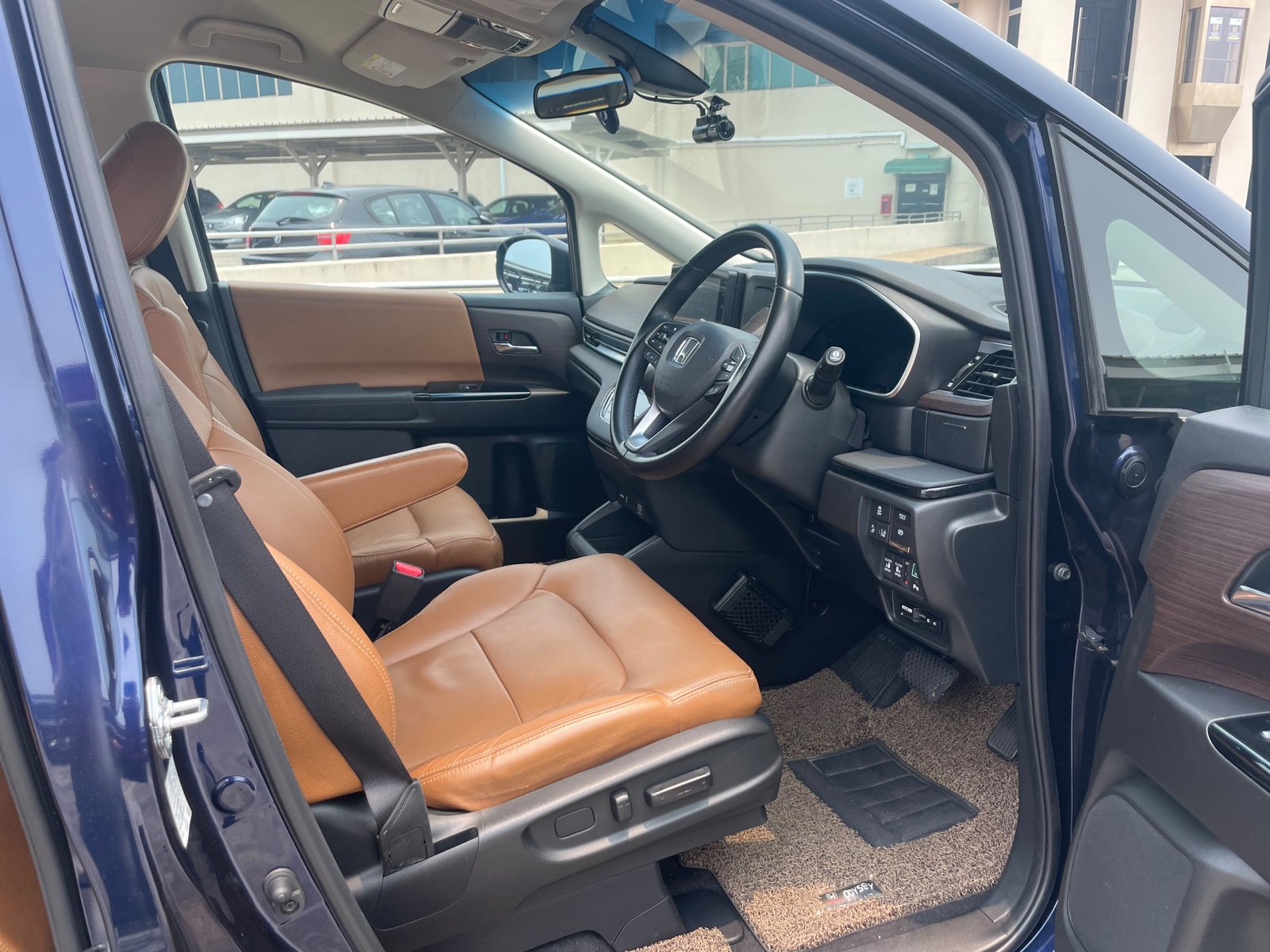 Honda Odyssey e:HEV Absolute photo 7